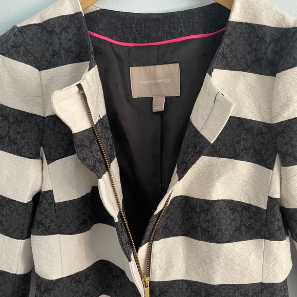 Banana Republic cropped size 2 jacket - Picture 3 of 11